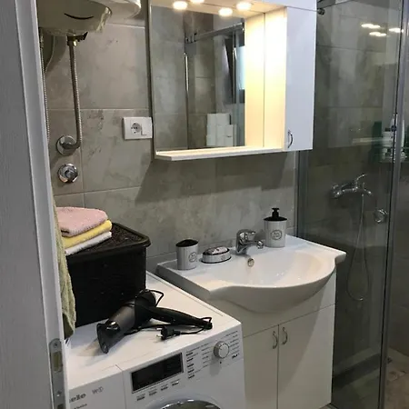 Vila Sladjana *